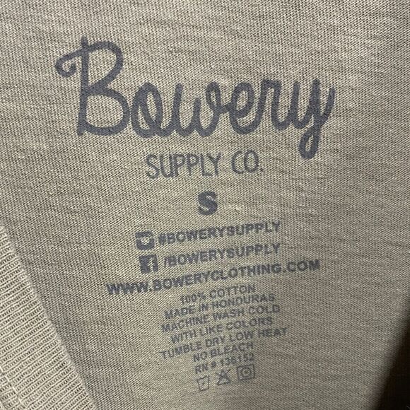 Bowery Supply Co Olive Green Embroidered Mushroom Tee Size‎ Small - Picture 2 of 7